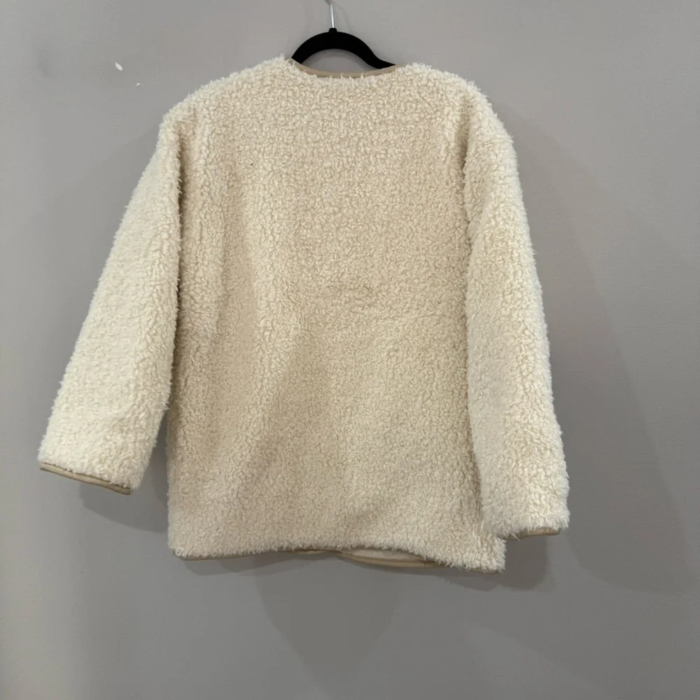 Aritzia Wilfred One Jacket River Sherpa Button Down in Birch White - Picture 4 of 6